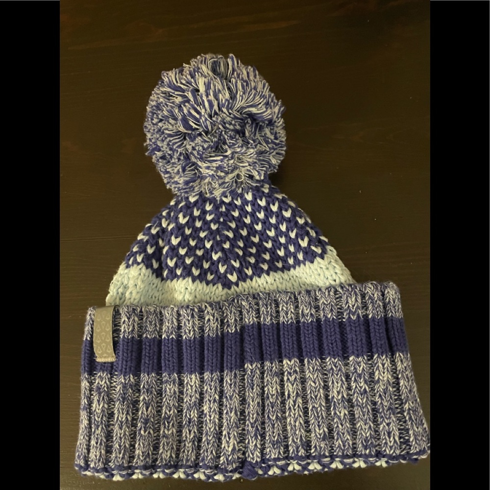 Ivivva girls knitted hat.